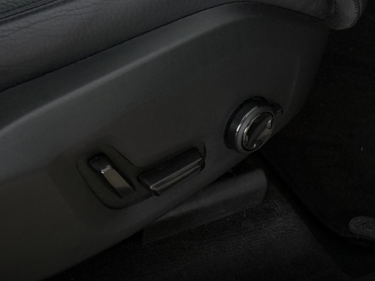 Volvo XC60 thumbnail Misc Controls