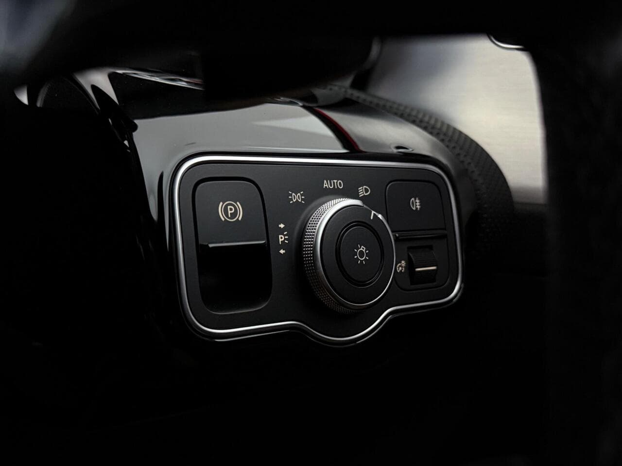 Mercedes-Benz CLA thumbnail Misc Controls