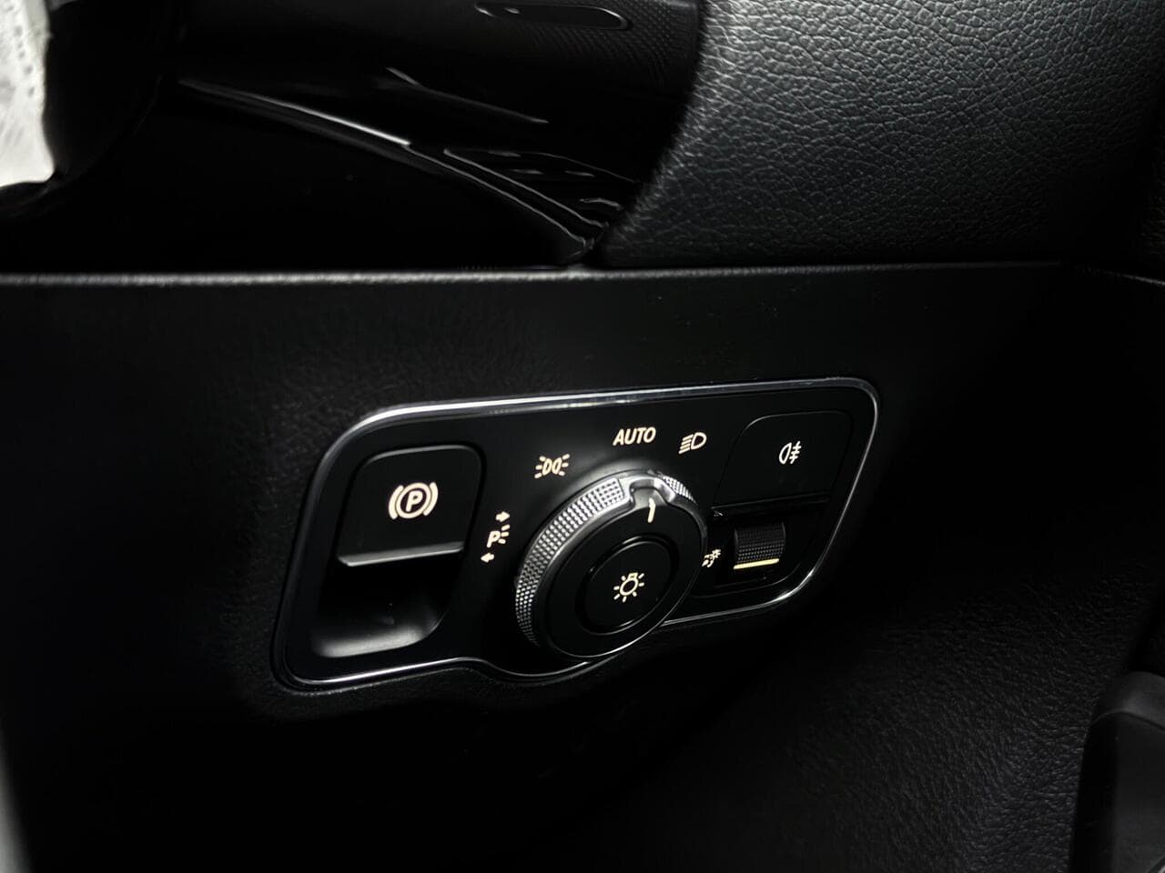 Mercedes-Benz B Class thumbnail Misc Controls