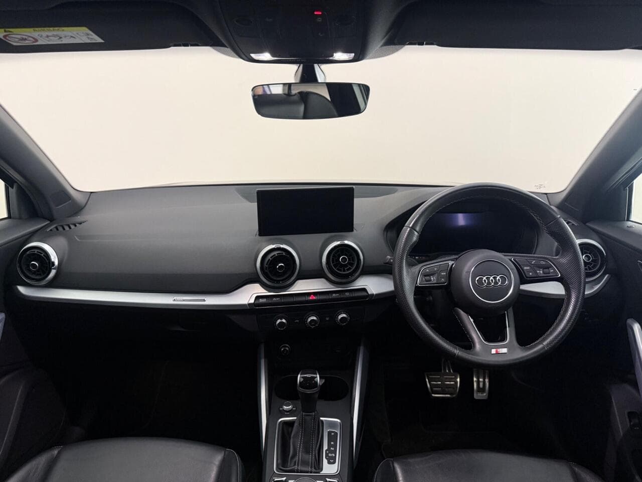 Audi Q2 thumbnail Interior Front