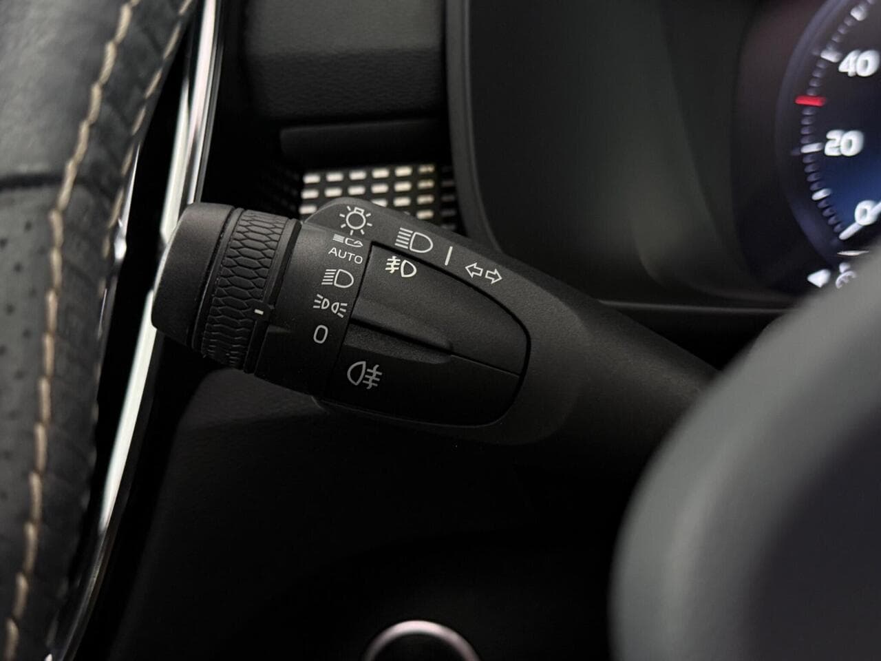Volvo XC40 thumbnail Misc Controls