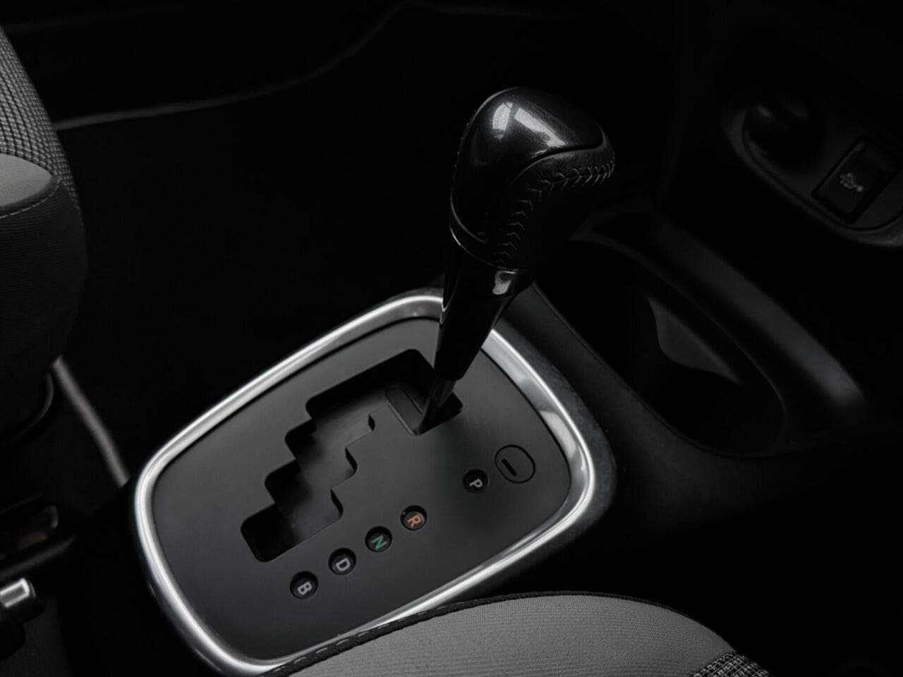 Toyota Yaris thumbnail Misc Controls