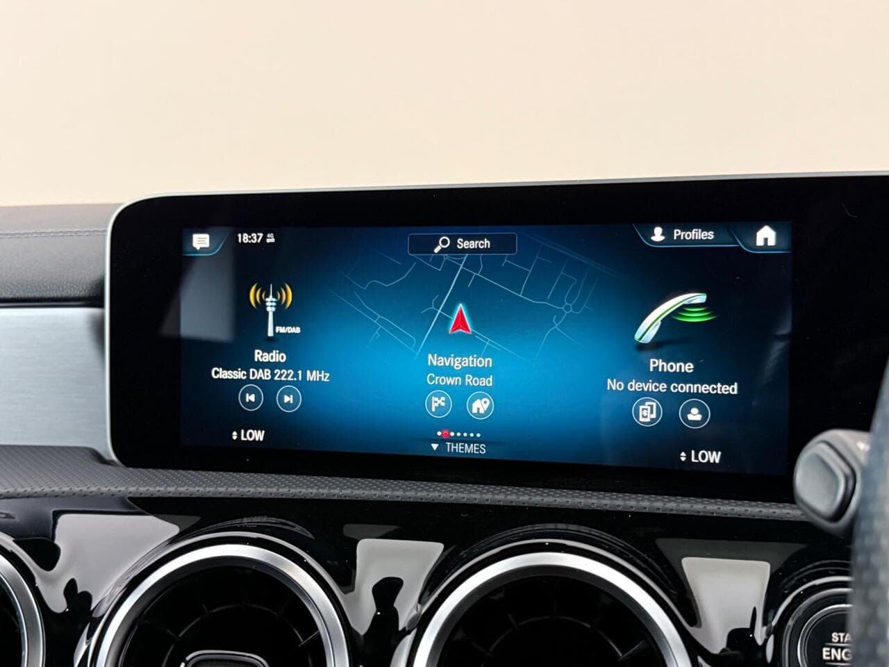 Mercedes-Benz CLA thumbnail Infotainment System