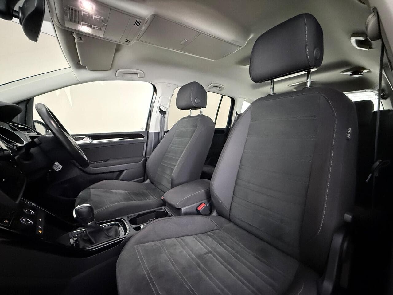 Volkswagen Touran thumbnail Seat Front Passenger