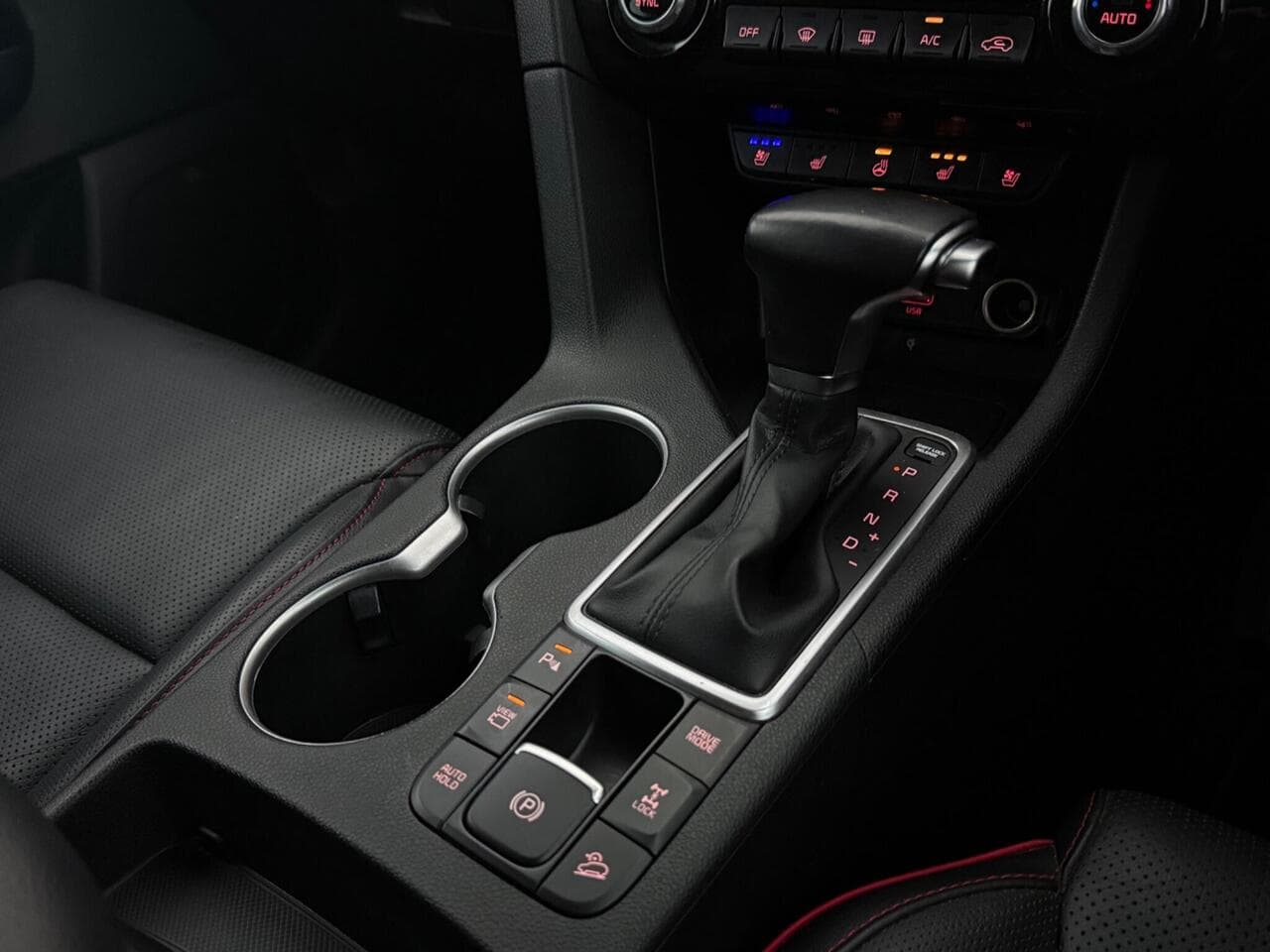 Kia Sportage thumbnail Interior Front