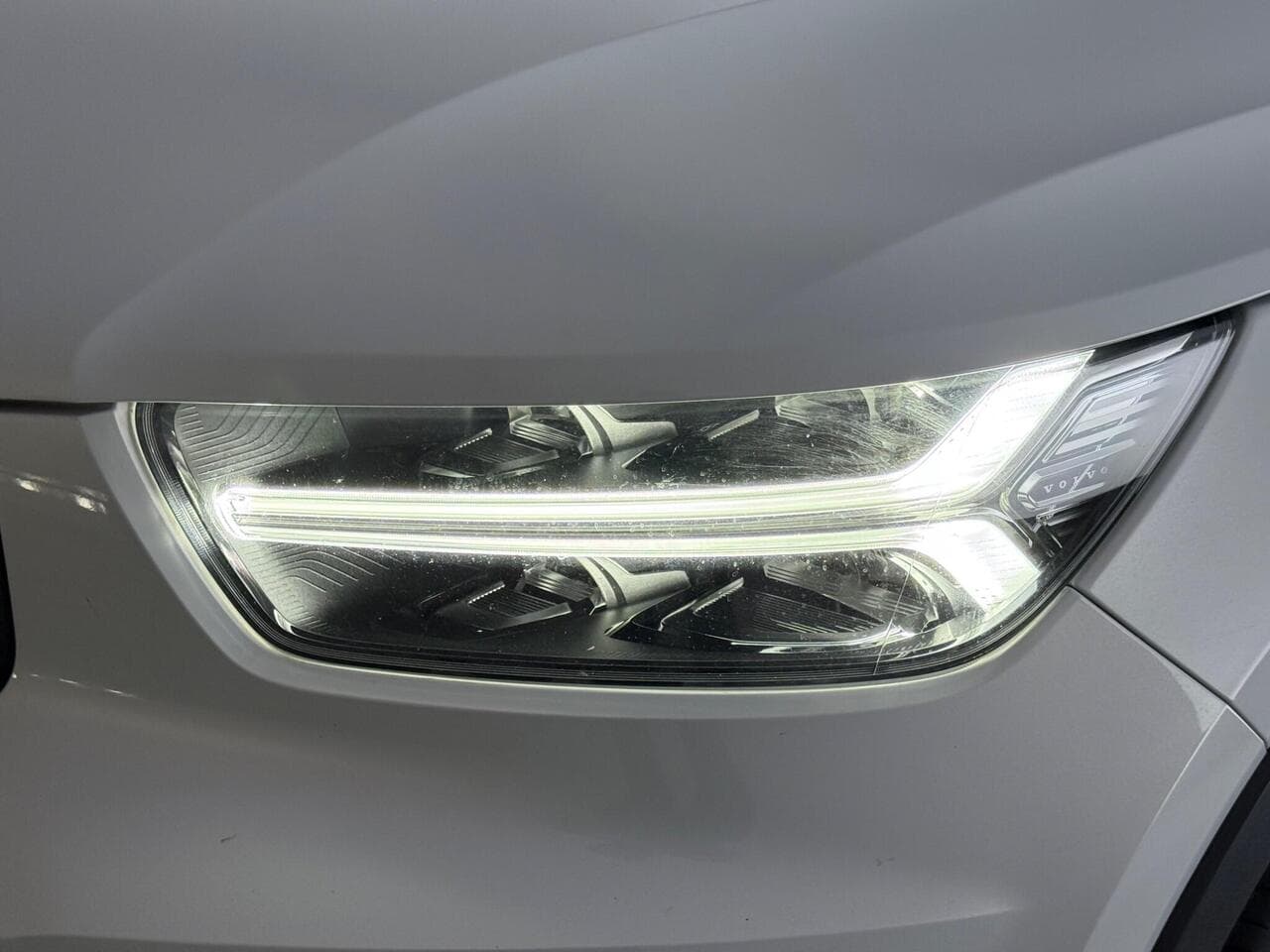 Volvo XC40 thumbnail Lights Front