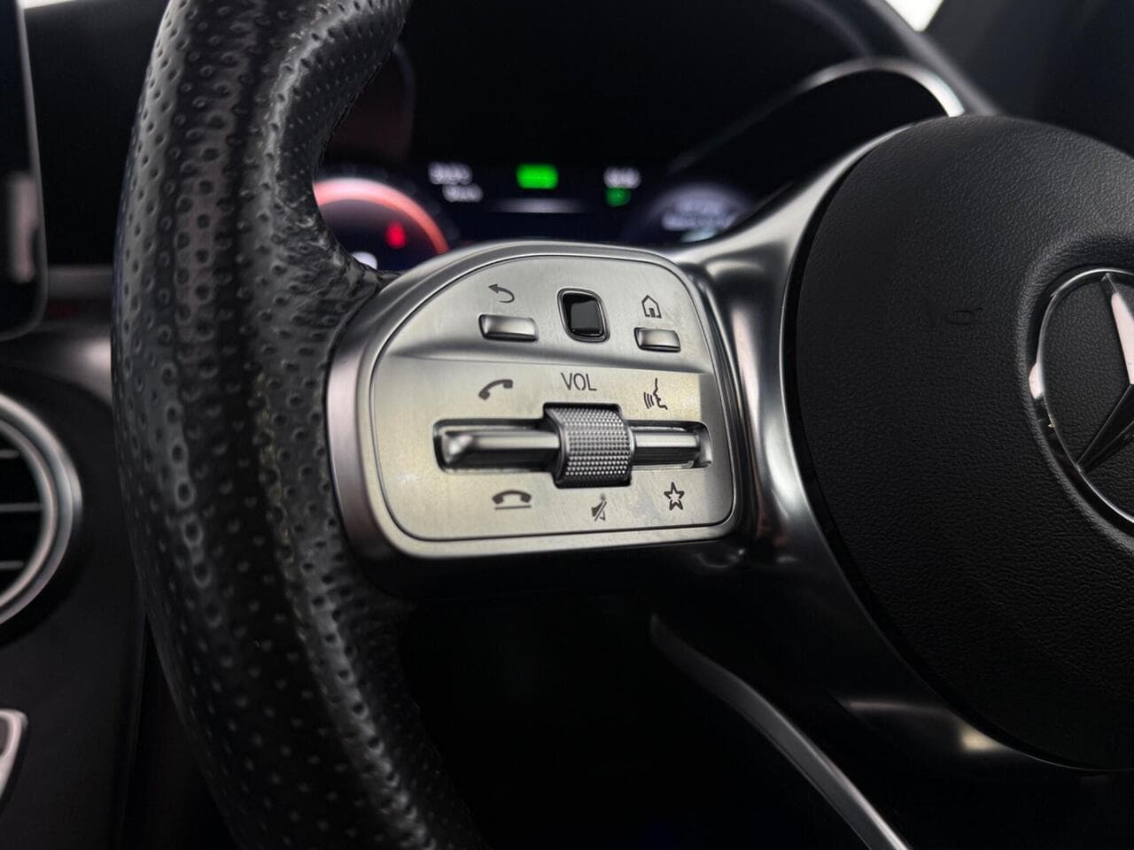 Mercedes-Benz GLC thumbnail Misc Controls