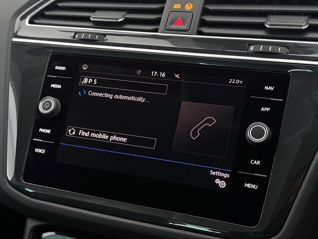 Volkswagen Tiguan thumbnail Infotainment System