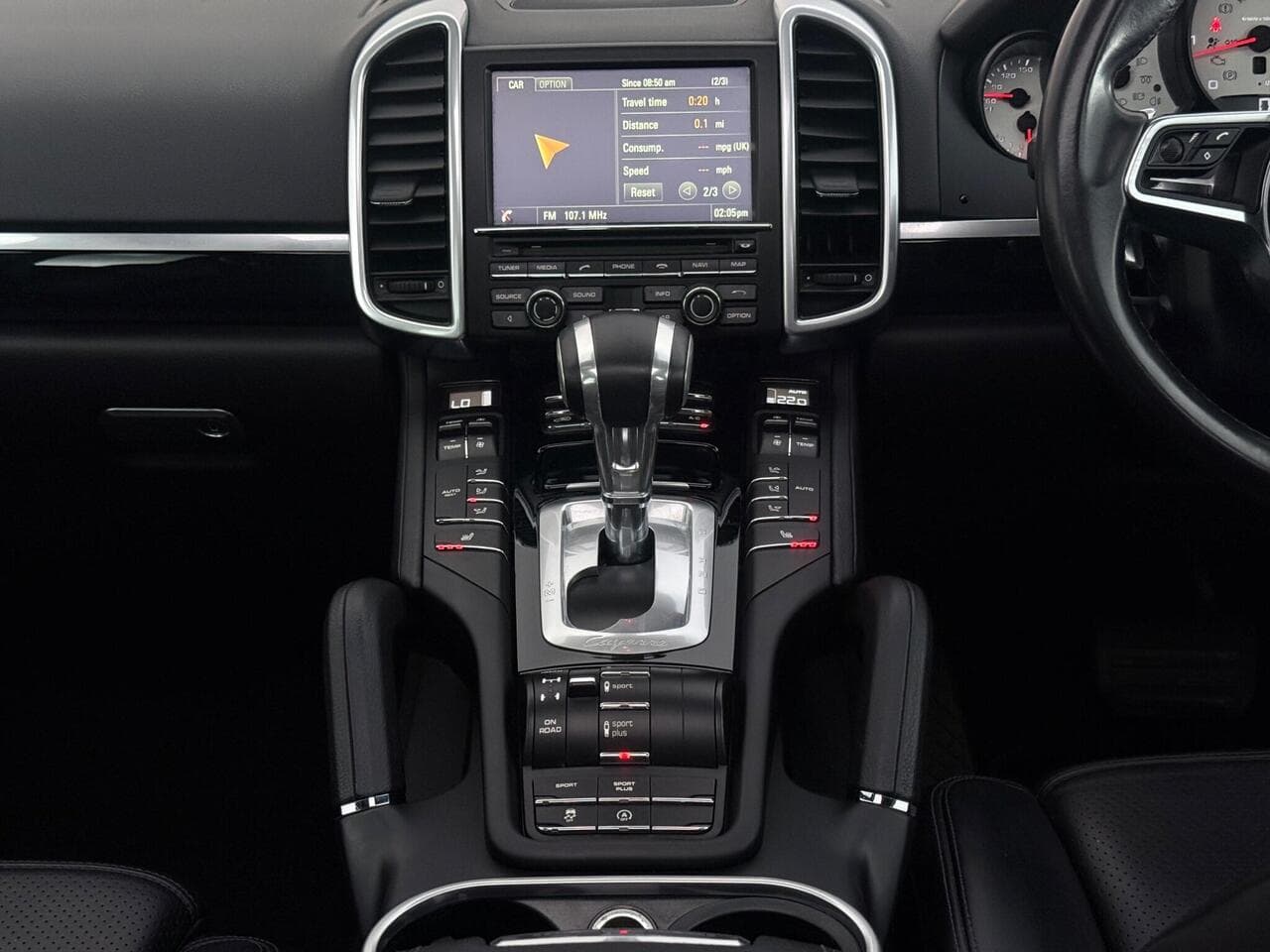Porsche Cayenne thumbnail Interior Front