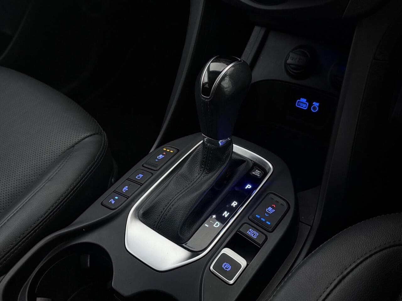 Hyundai Santa Fe thumbnail Interior Front