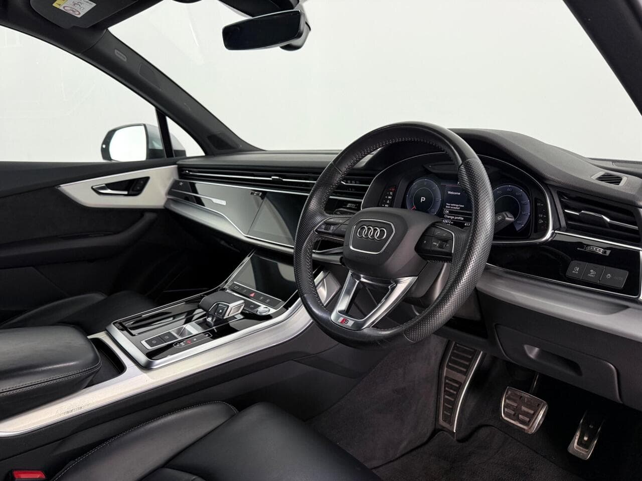 Audi Q7 thumbnail Interior Front