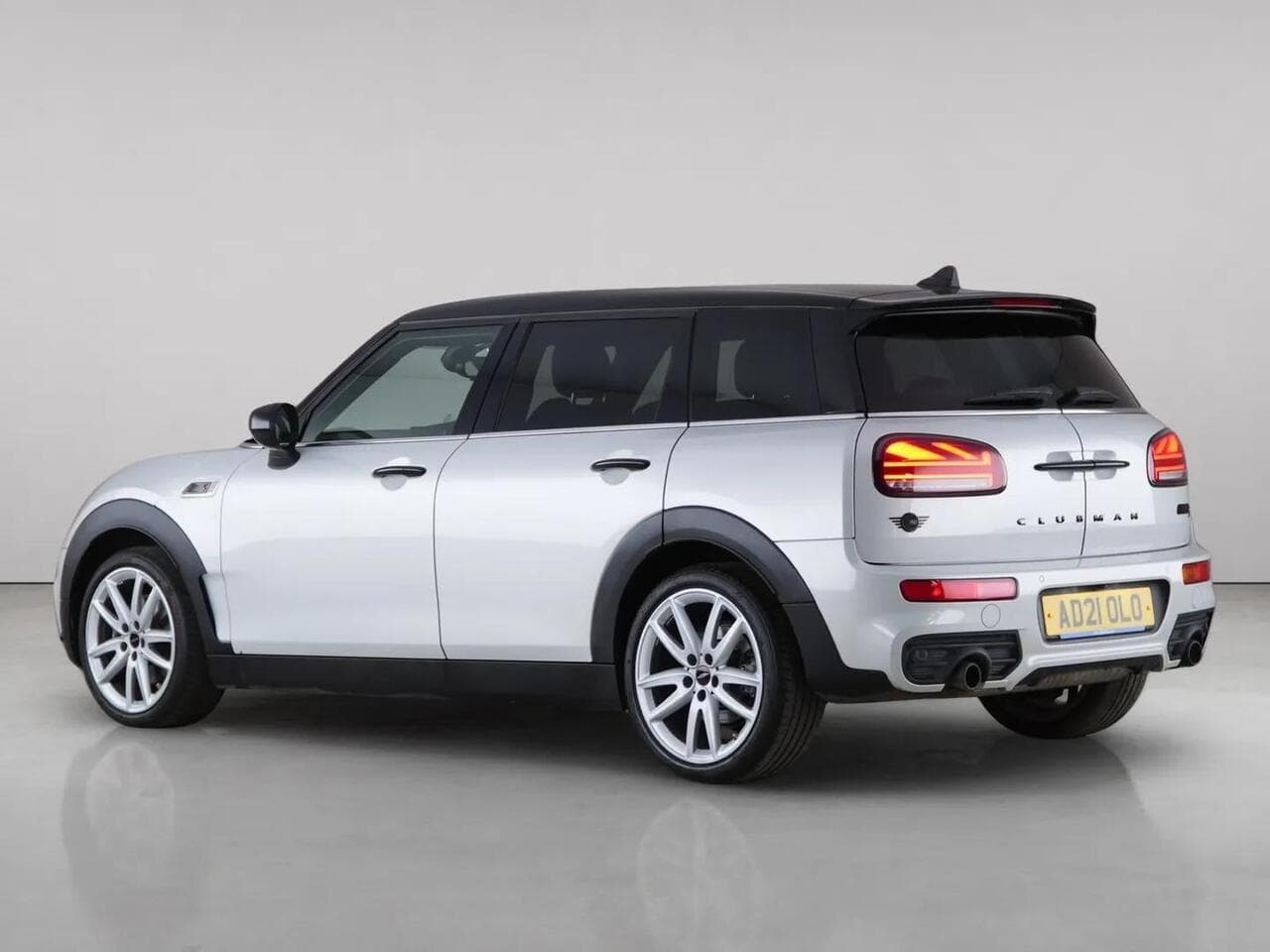 MINI Clubman thumbnail Rear Left