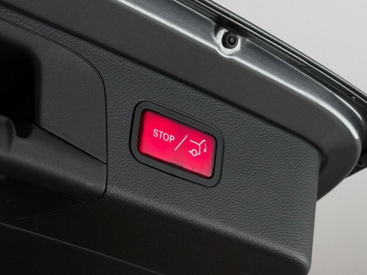 Mercedes-Benz GLC thumbnail Misc Controls