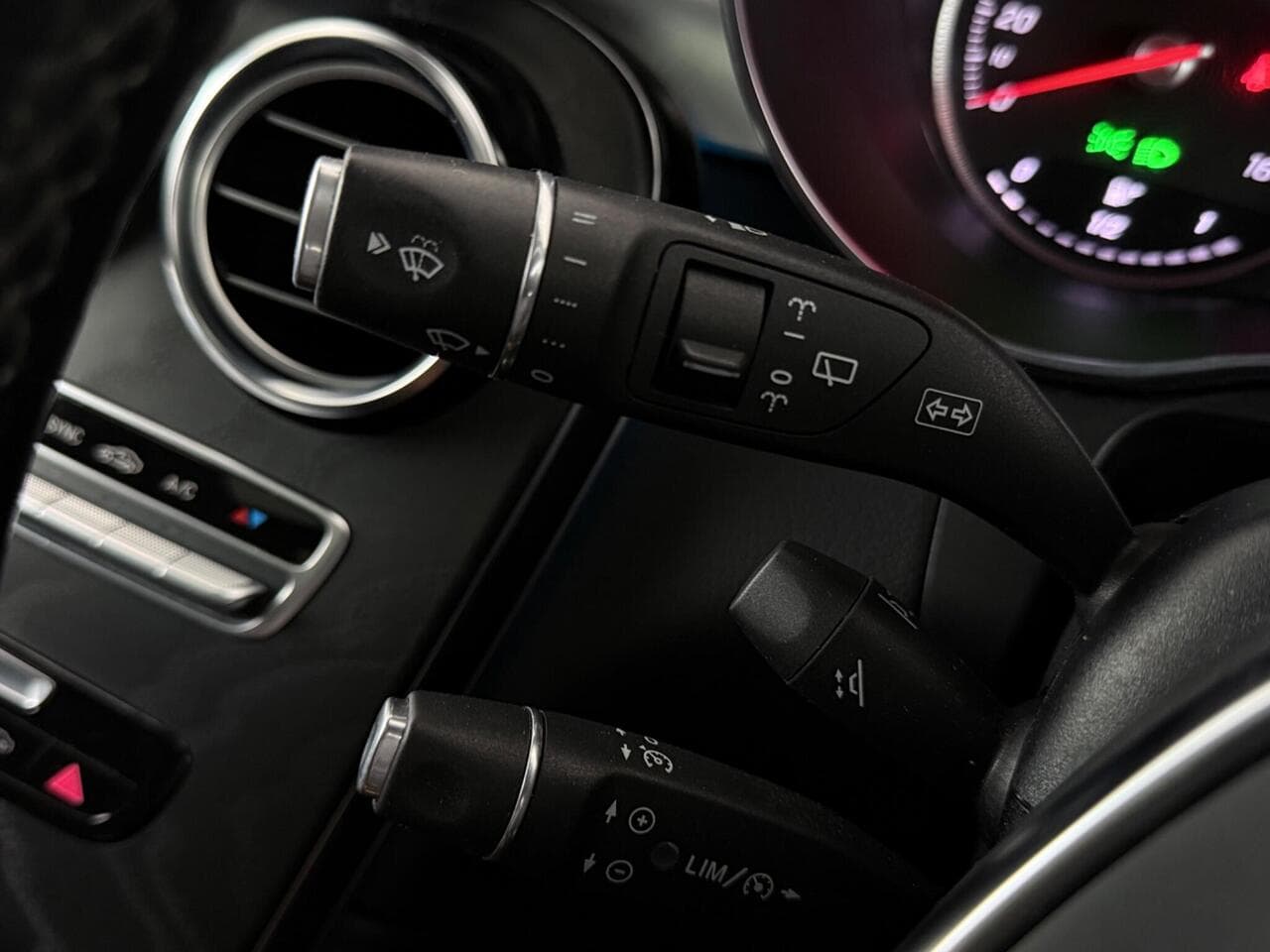 Mercedes-Benz GLC thumbnail Misc Controls