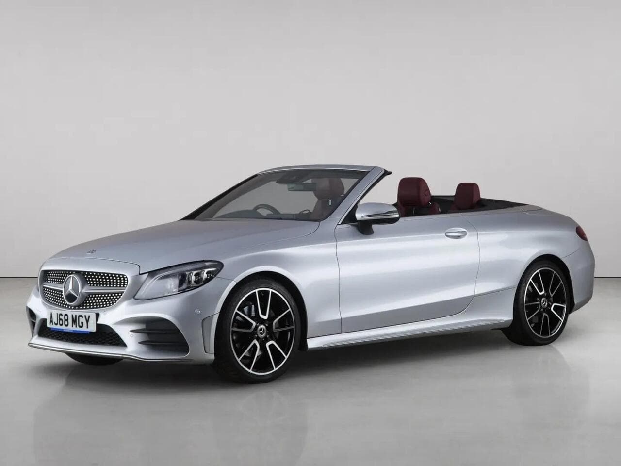 Mercedes-Benz C Class thumbnail Front Left