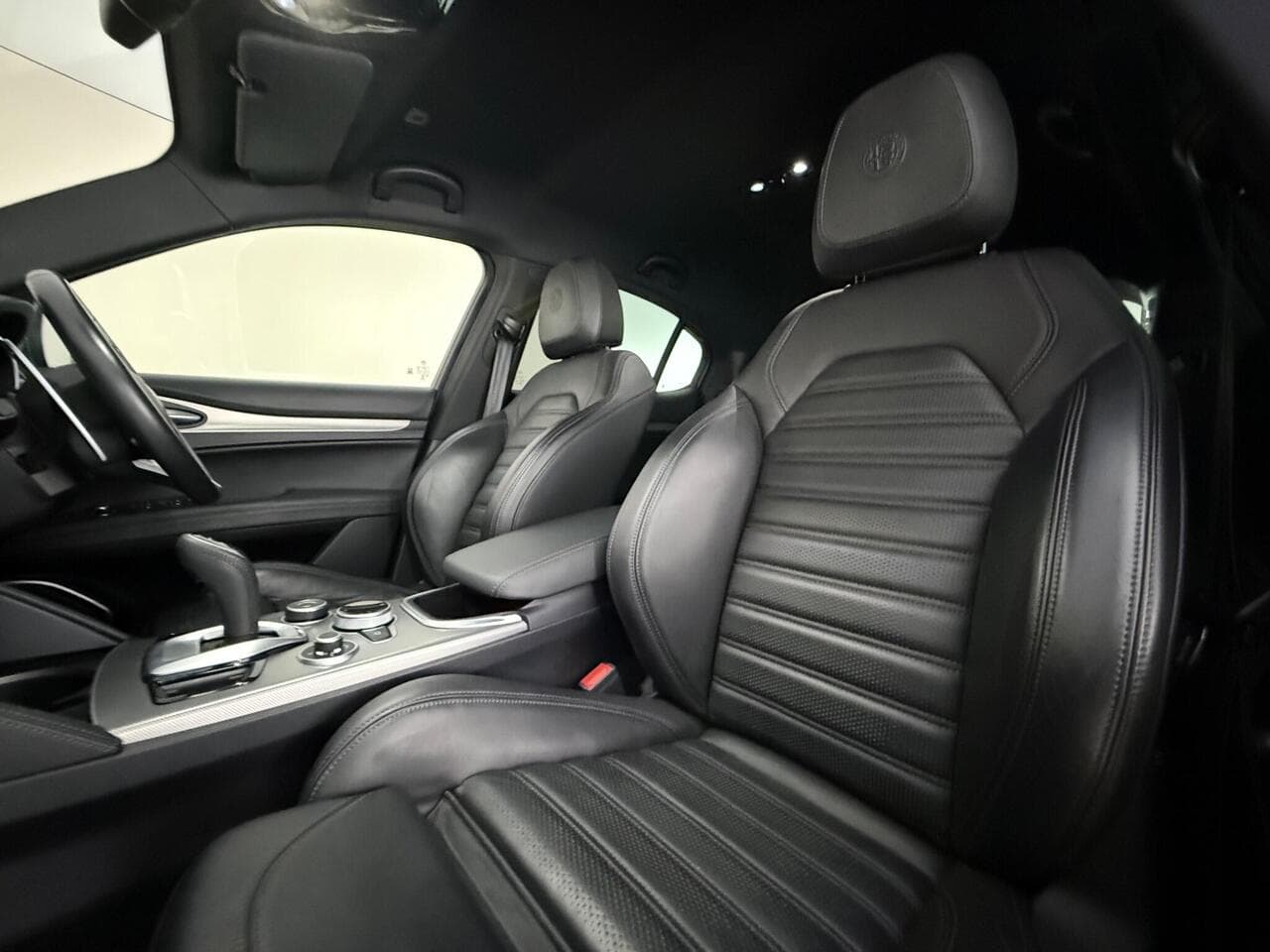 Alfa Romeo Stelvio thumbnail Seat Front Passenger