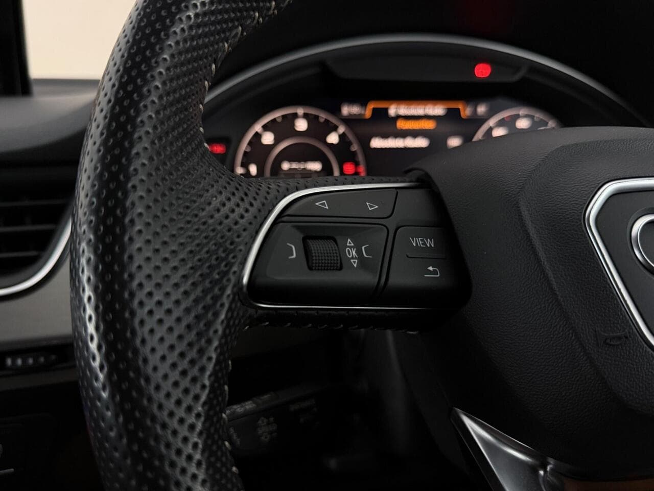 Audi Q7 thumbnail Misc Controls