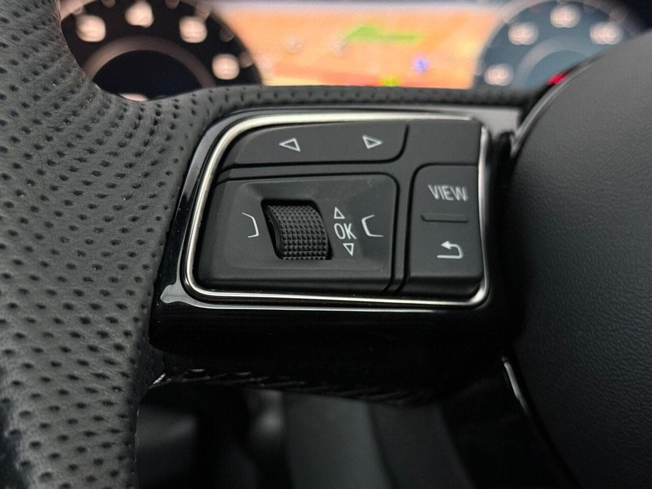 Audi Q2 thumbnail Misc Controls