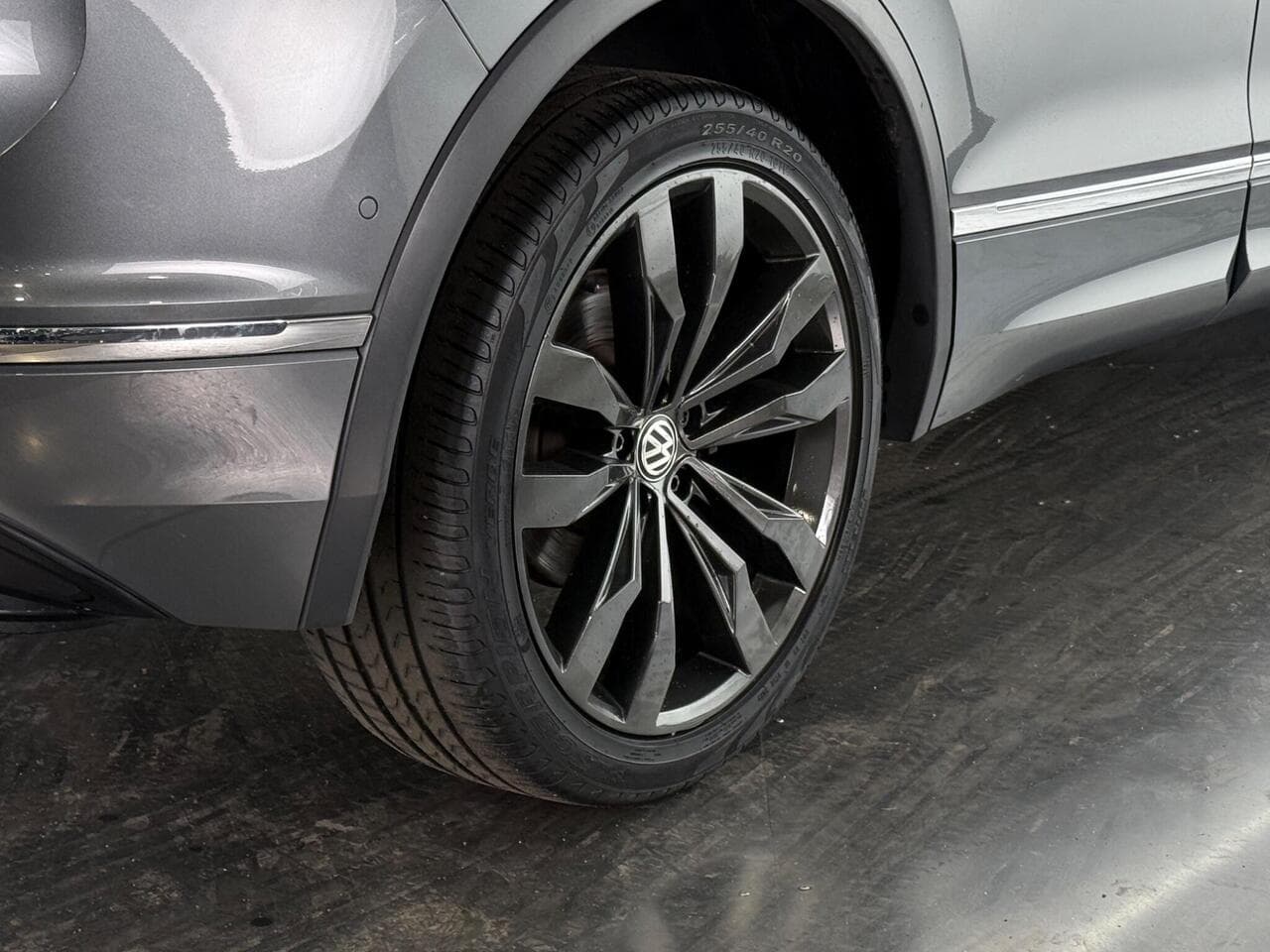Volkswagen Tiguan thumbnail Wheel