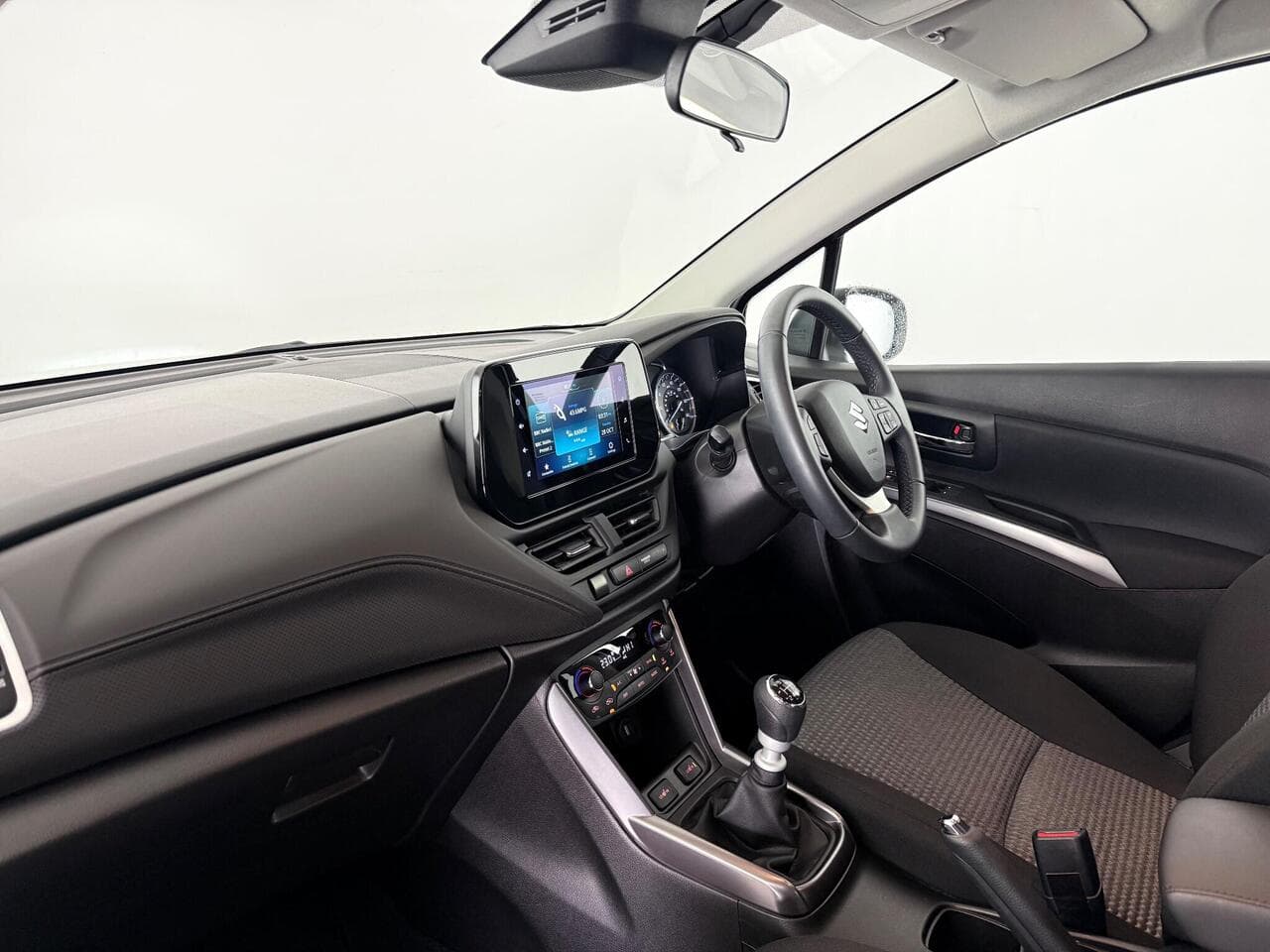 Suzuki S-Cross thumbnail Interior Front
