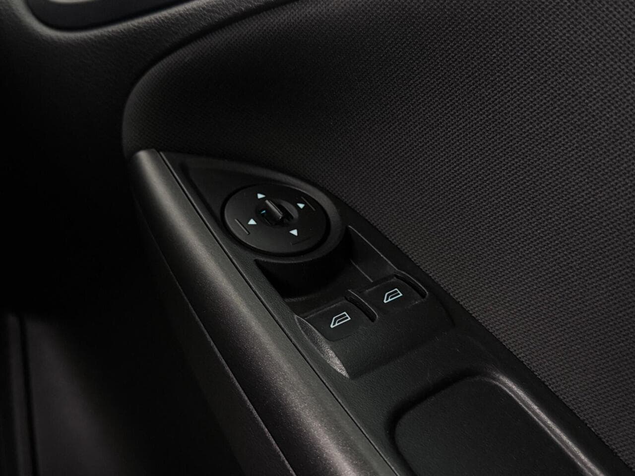Ford Focus thumbnail Misc Controls