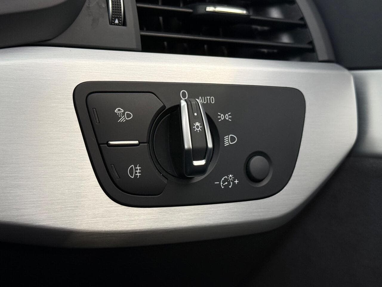 Audi A5 Cabriolet thumbnail Misc Controls