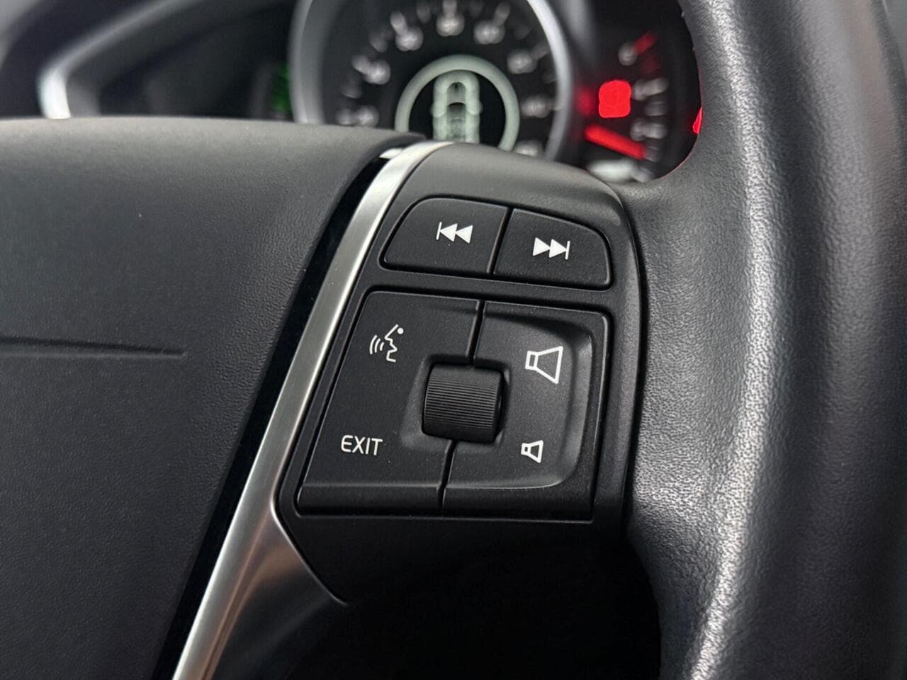 Volvo V40 thumbnail Misc Controls