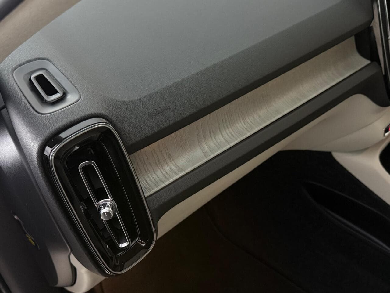 Volvo XC40 thumbnail Misc Controls
