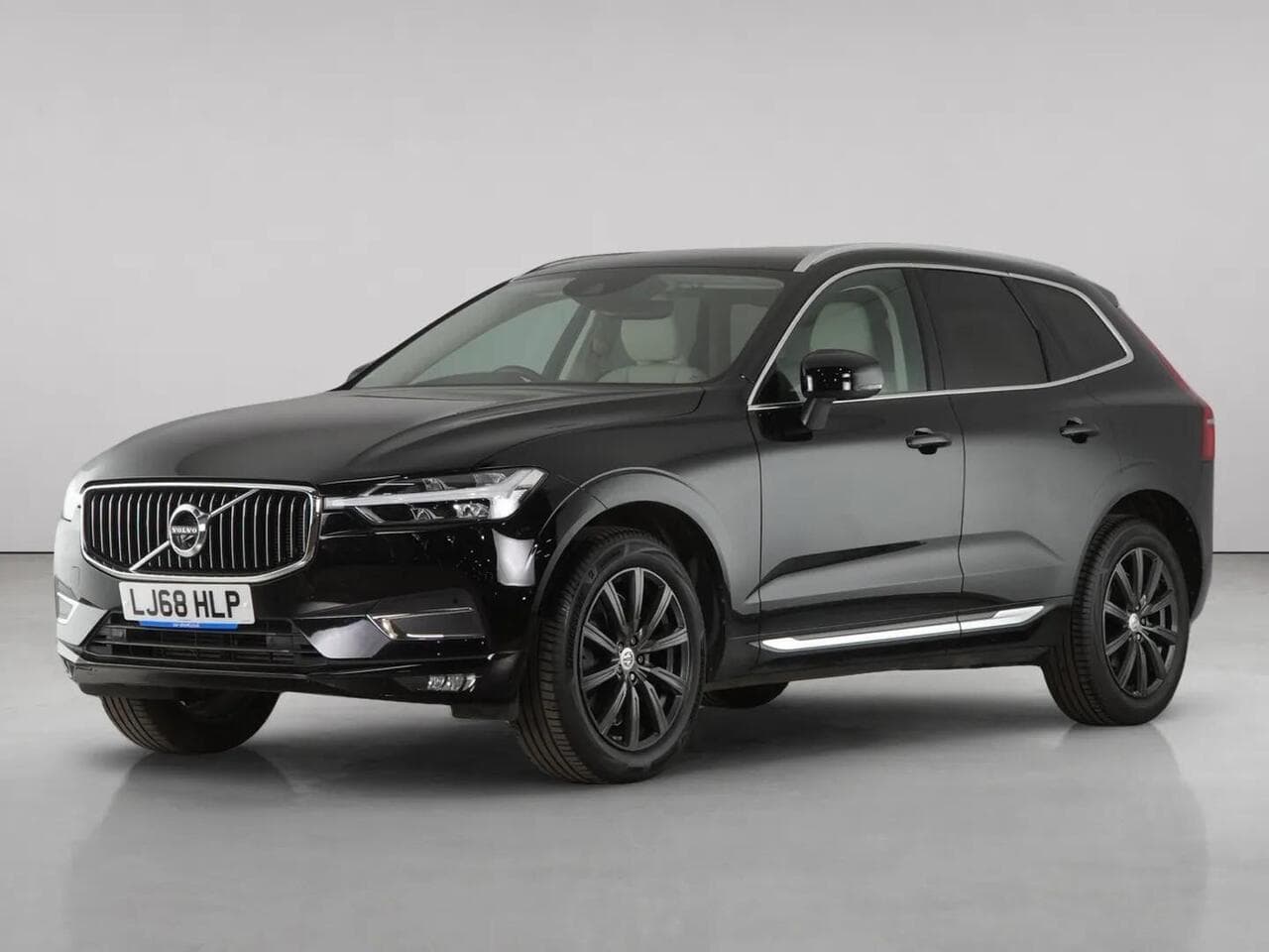 Volvo XC60 thumbnail Front Left