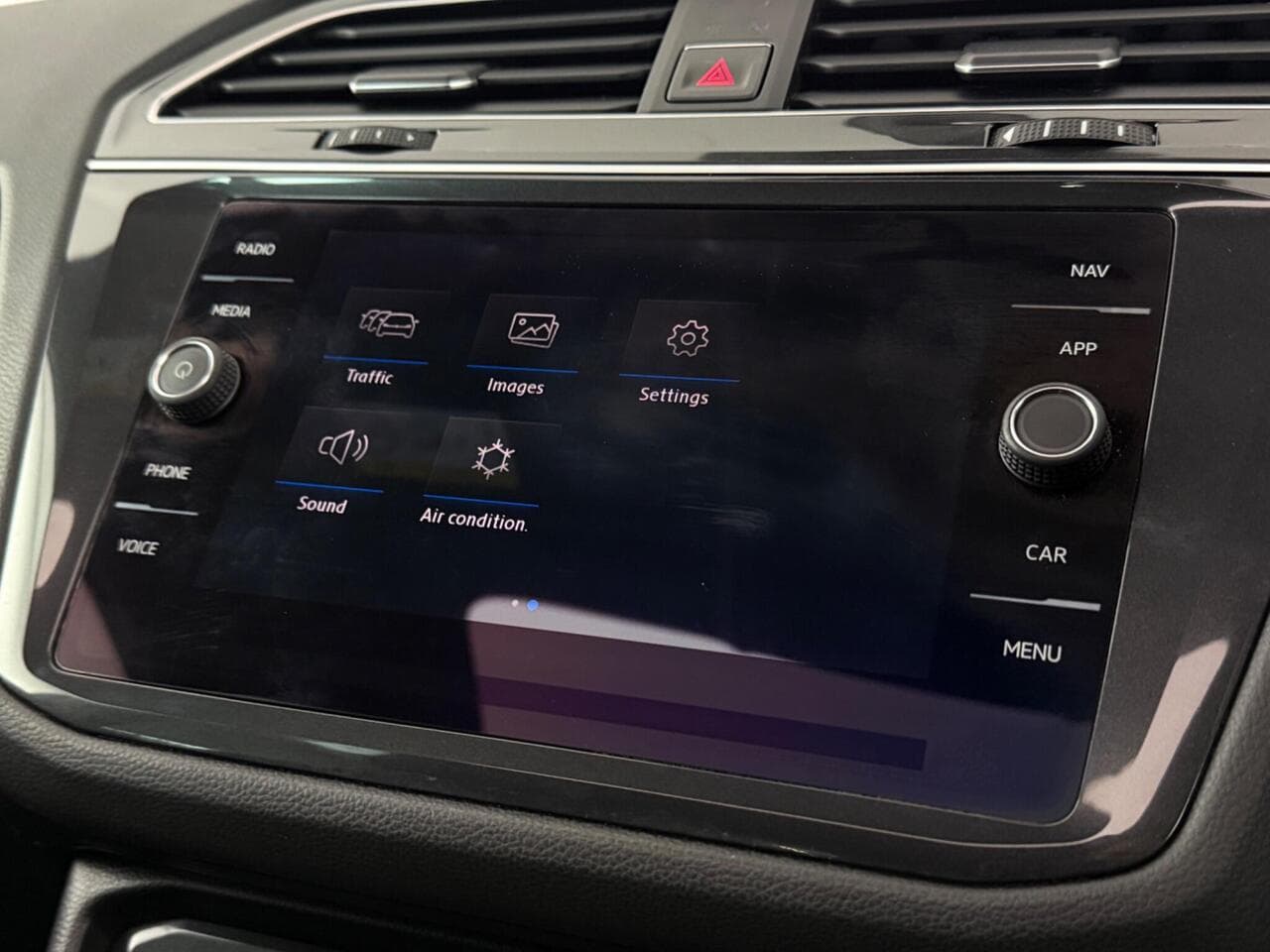 Volkswagen Tiguan thumbnail Infotainment System