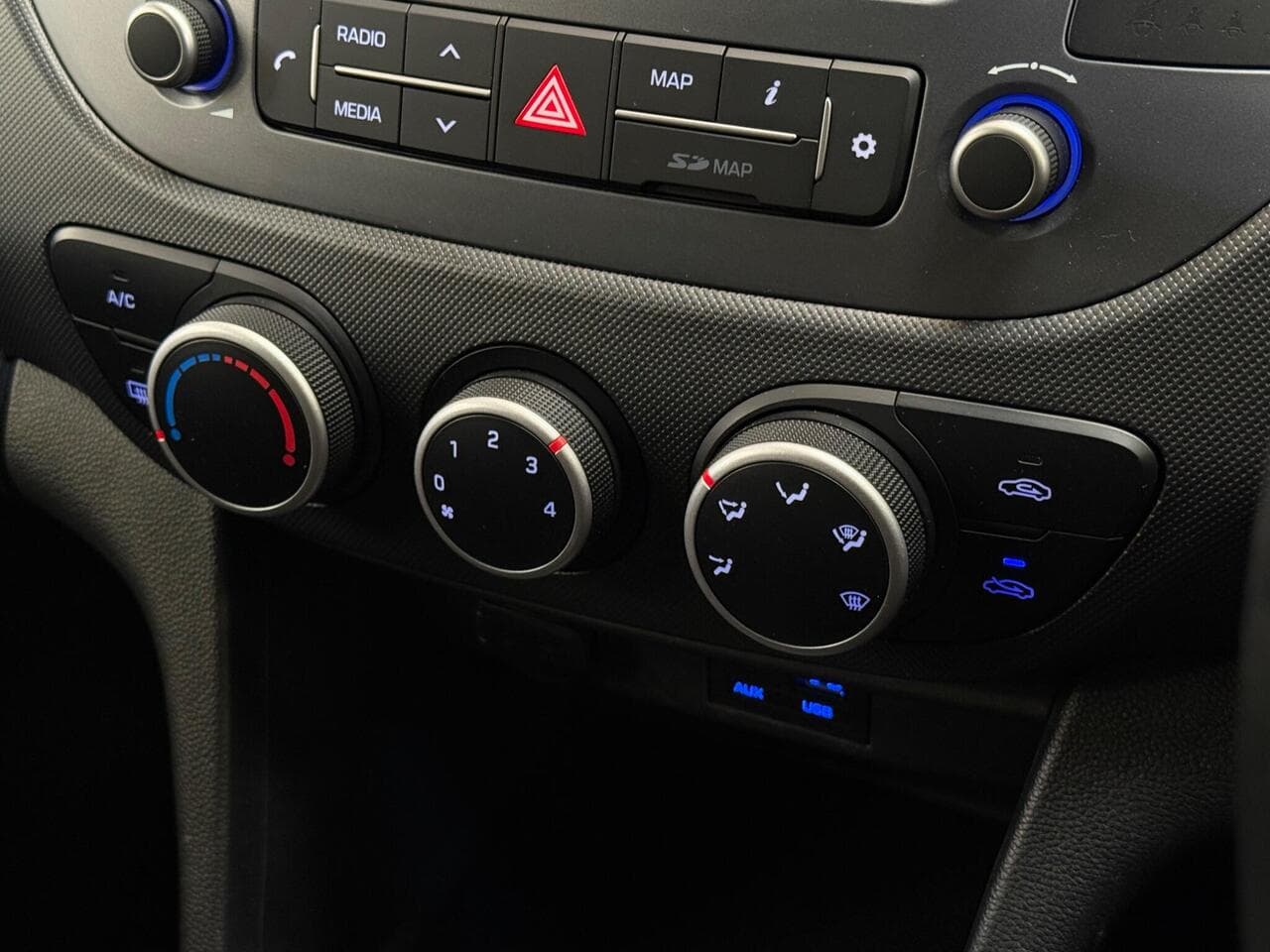 Hyundai i10 thumbnail Misc Controls