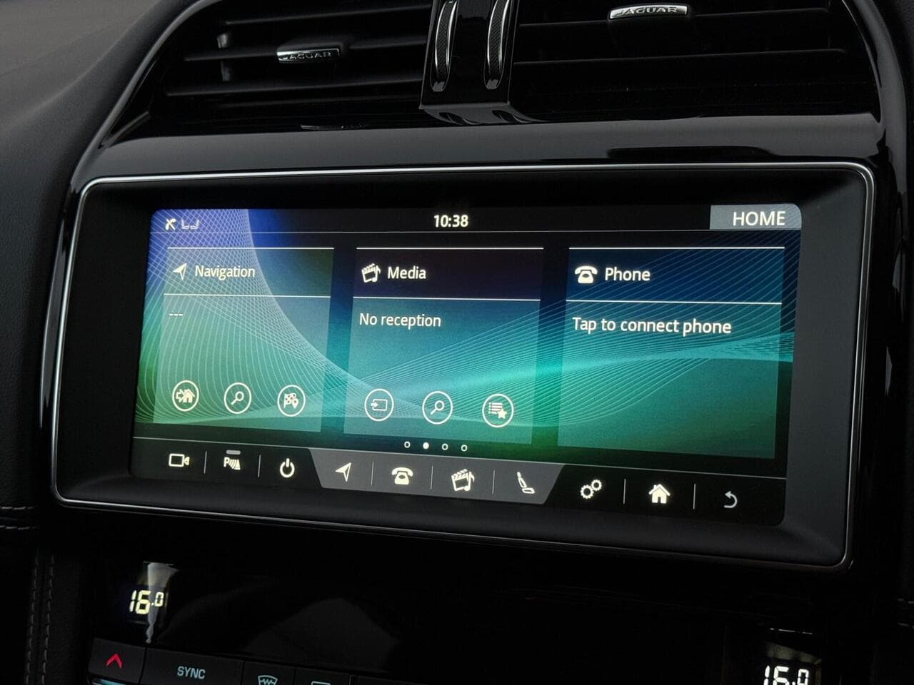 Jaguar F-PACE thumbnail Infotainment System