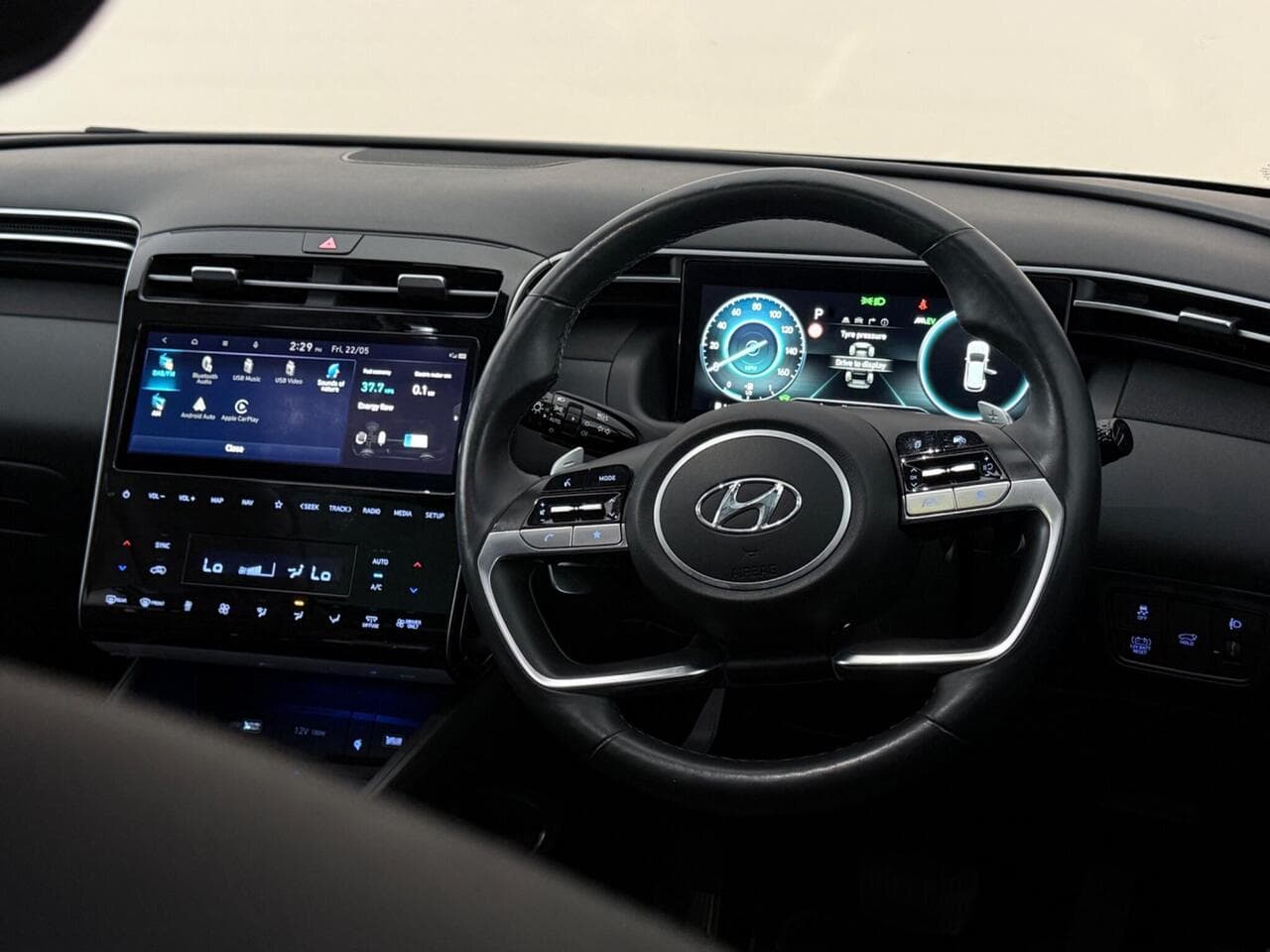 Hyundai TUCSON thumbnail Steering Wheel