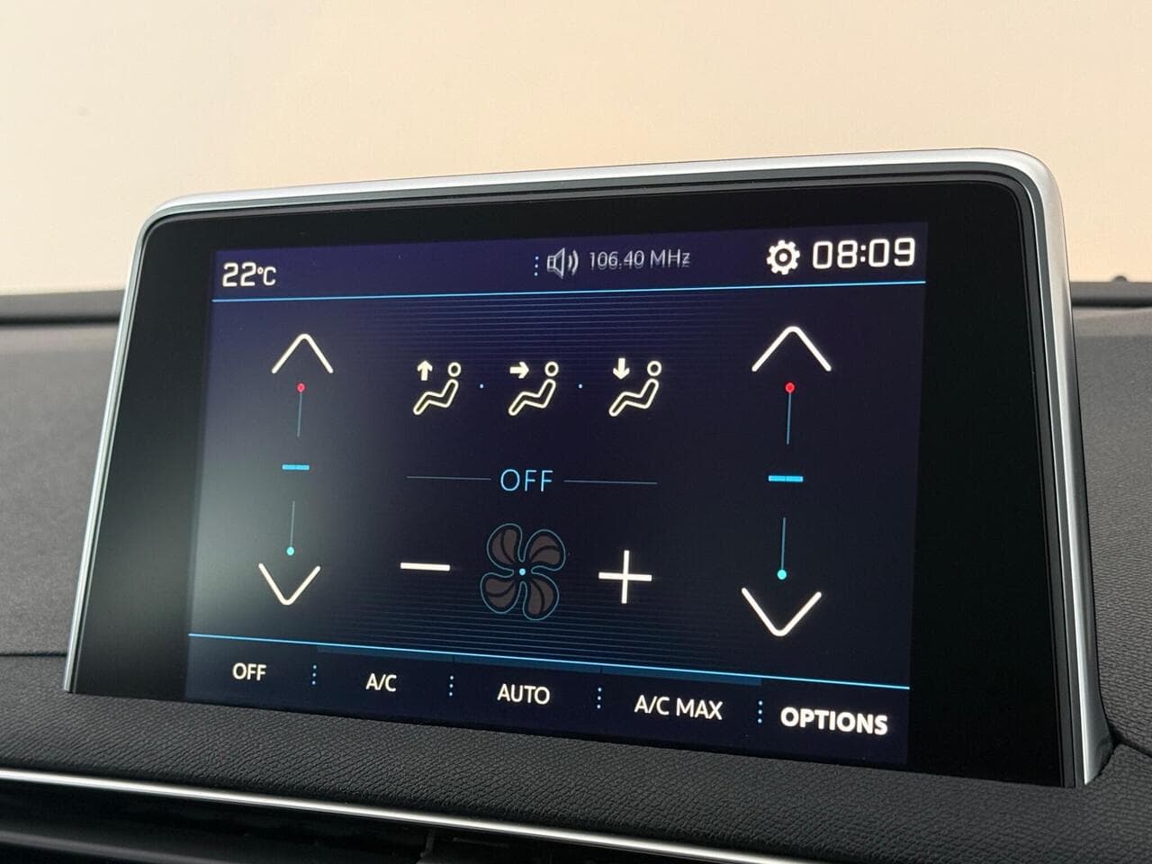 Peugeot 5008 thumbnail Infotainment System