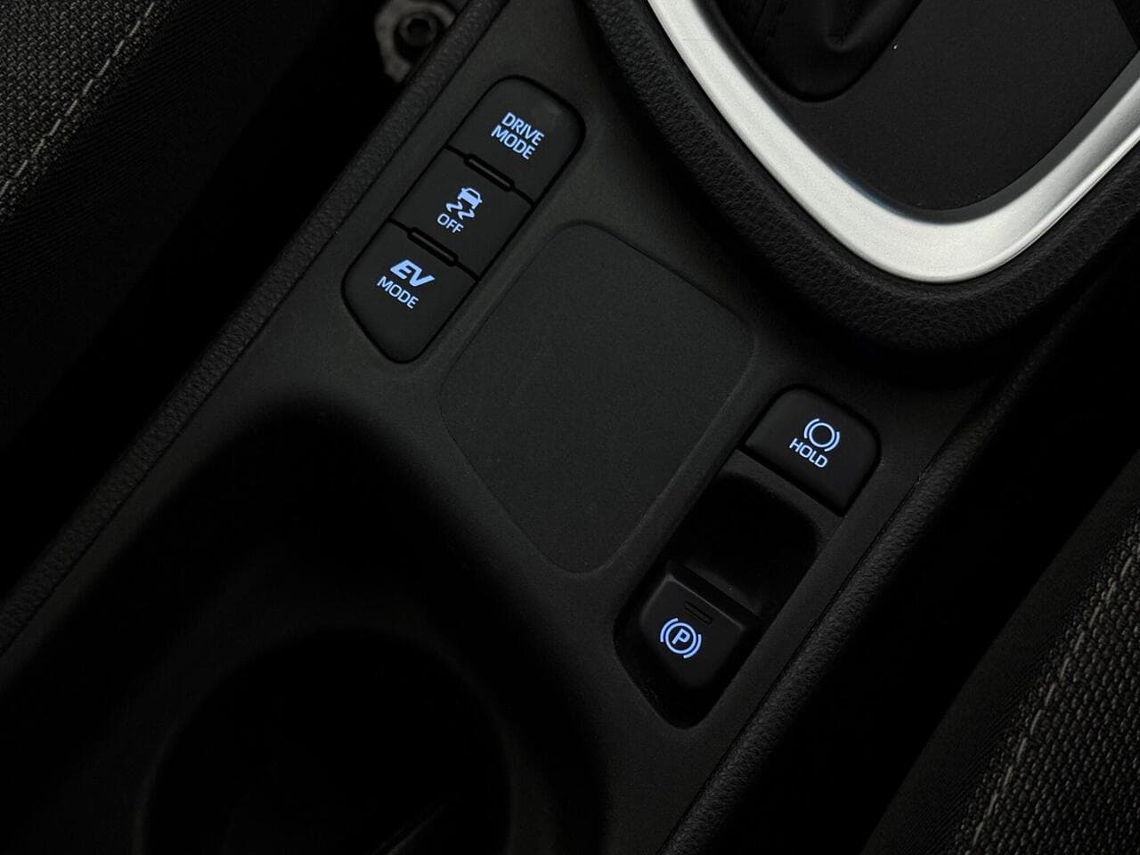 Toyota Yaris Cross thumbnail Misc Controls
