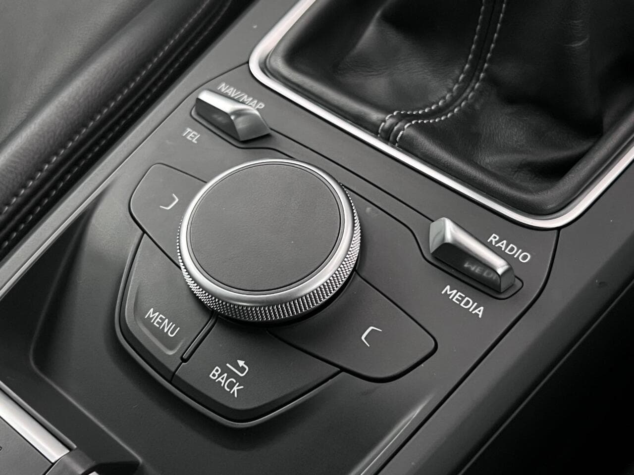 Audi Q2 thumbnail Misc Controls