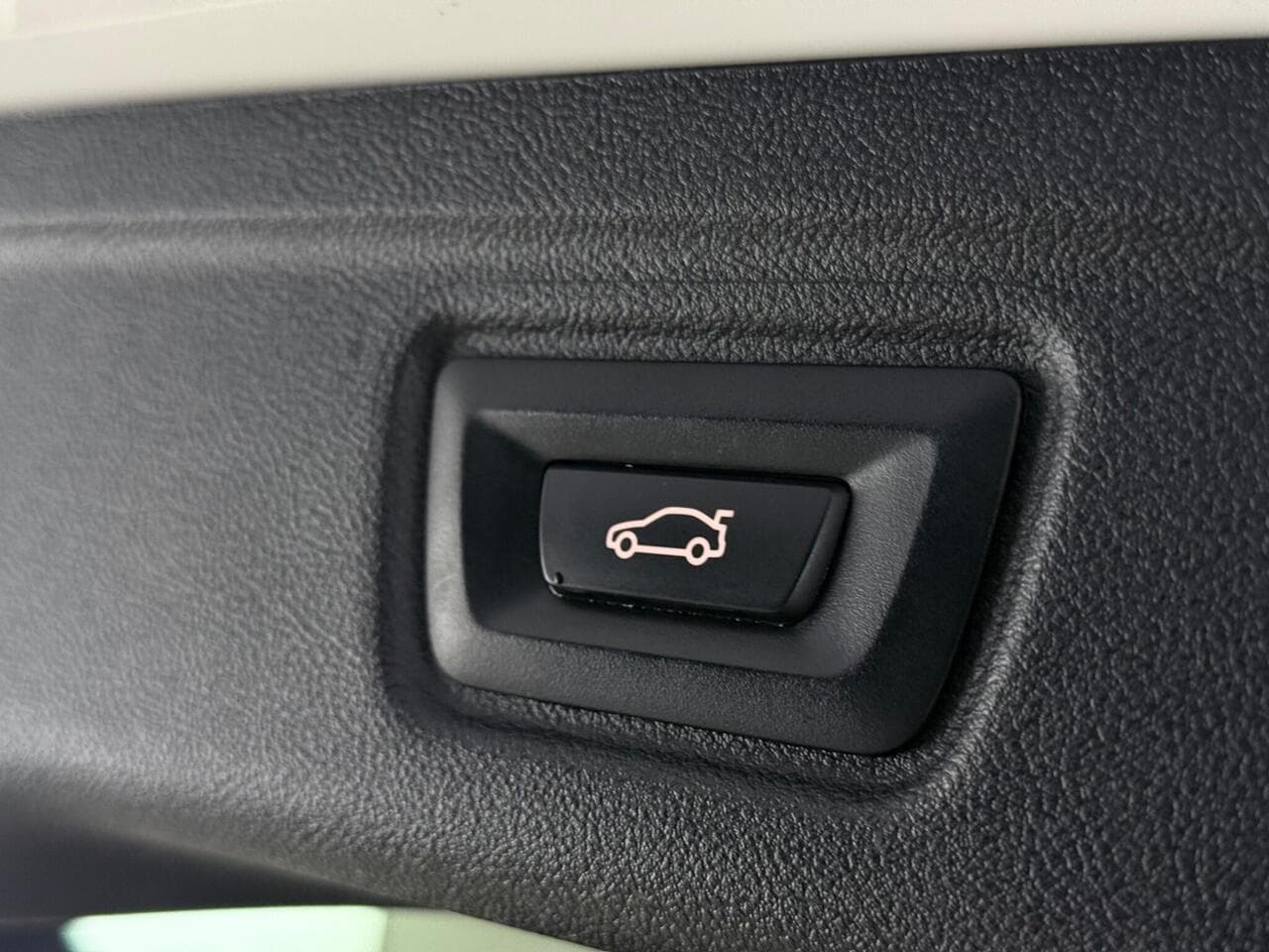 BMW 3 Series thumbnail Misc Controls