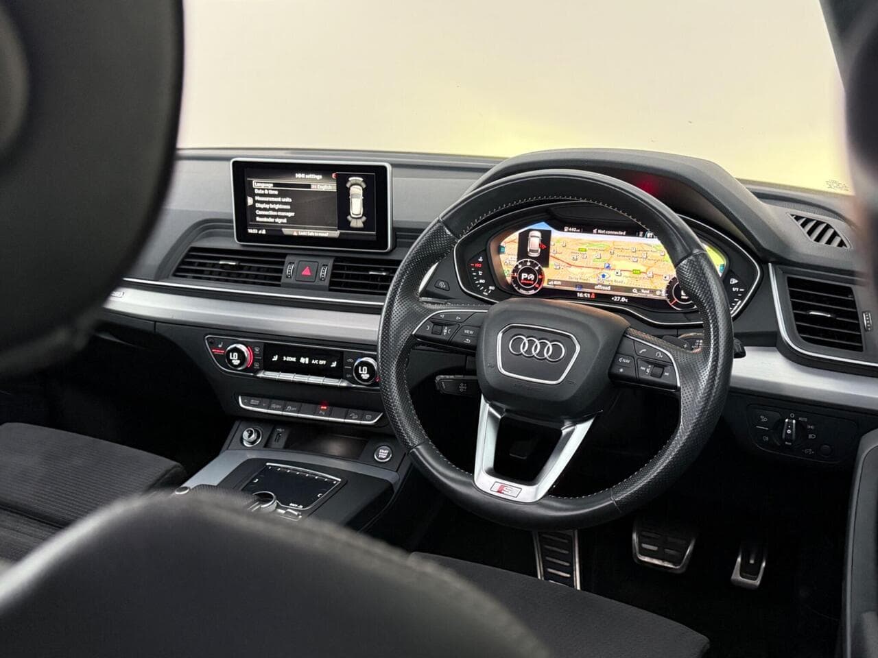 Audi Q5 thumbnail Interior Front