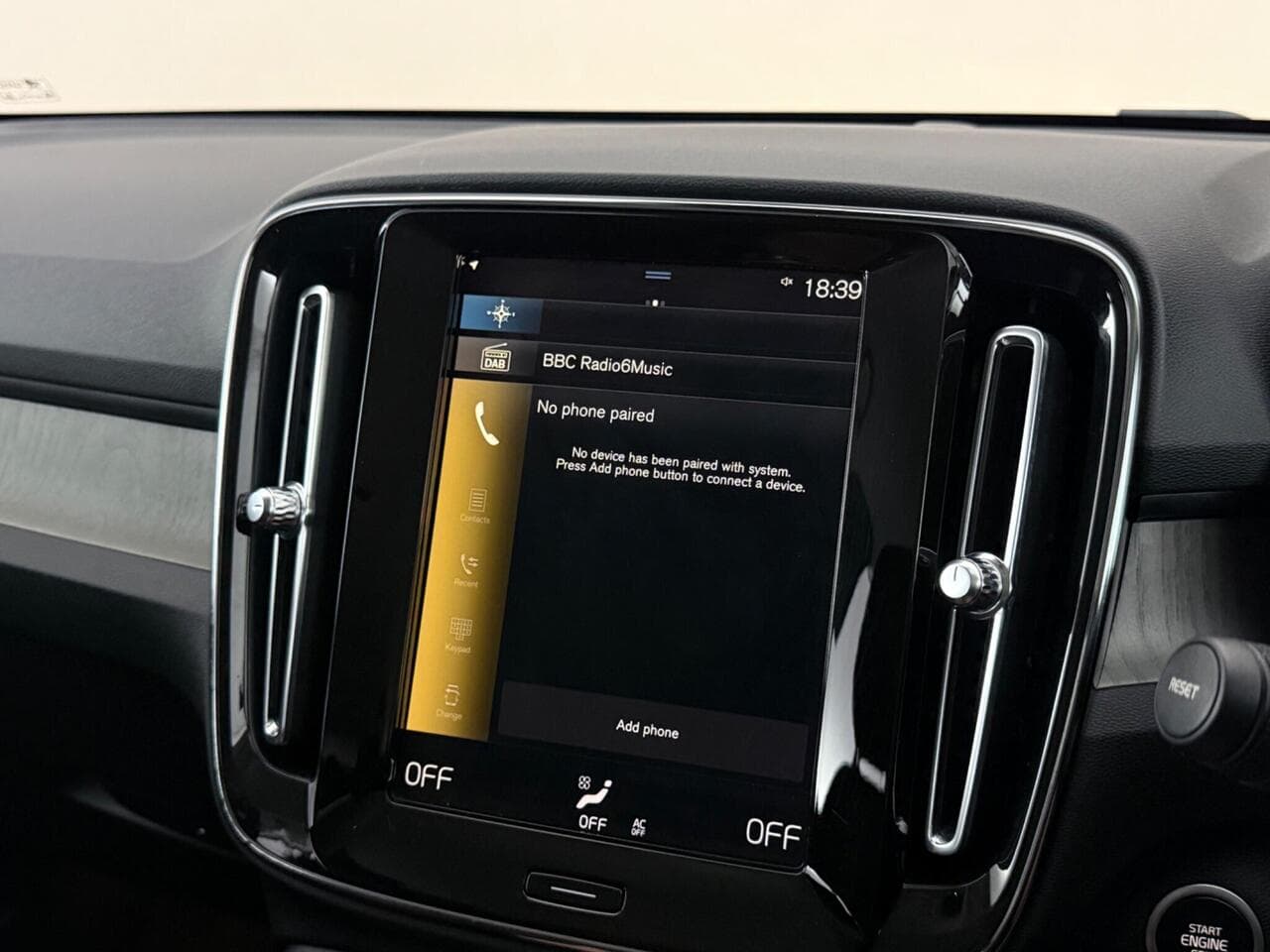 Volvo XC40 thumbnail Infotainment System