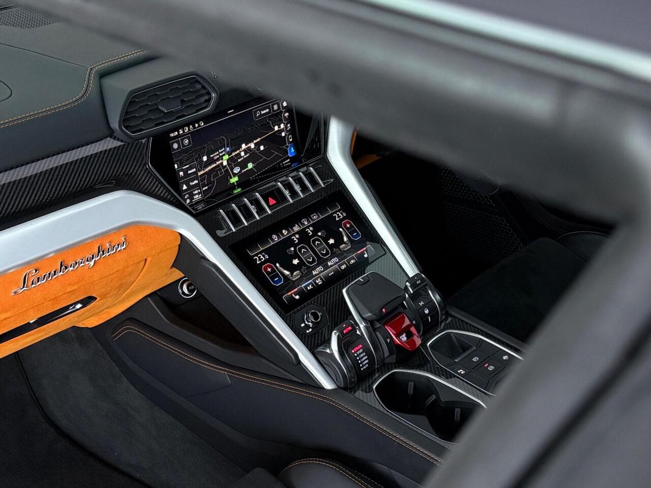 Lamborghini Urus thumbnail Interior Front