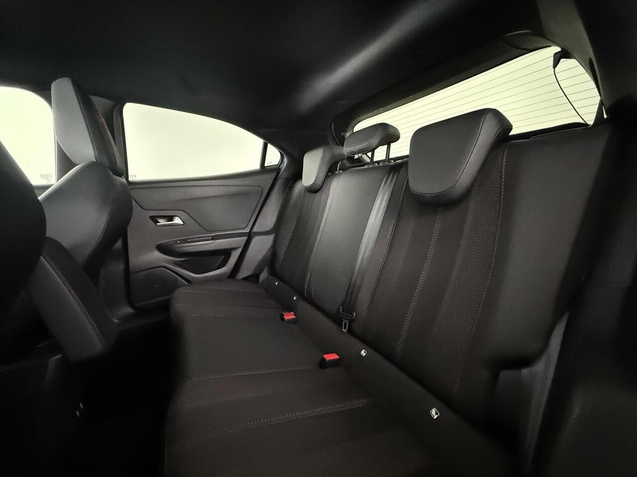 Vauxhall Mokka thumbnail Seats Rear
