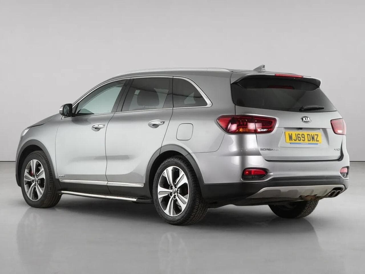 Kia Sorento thumbnail Rear Left
