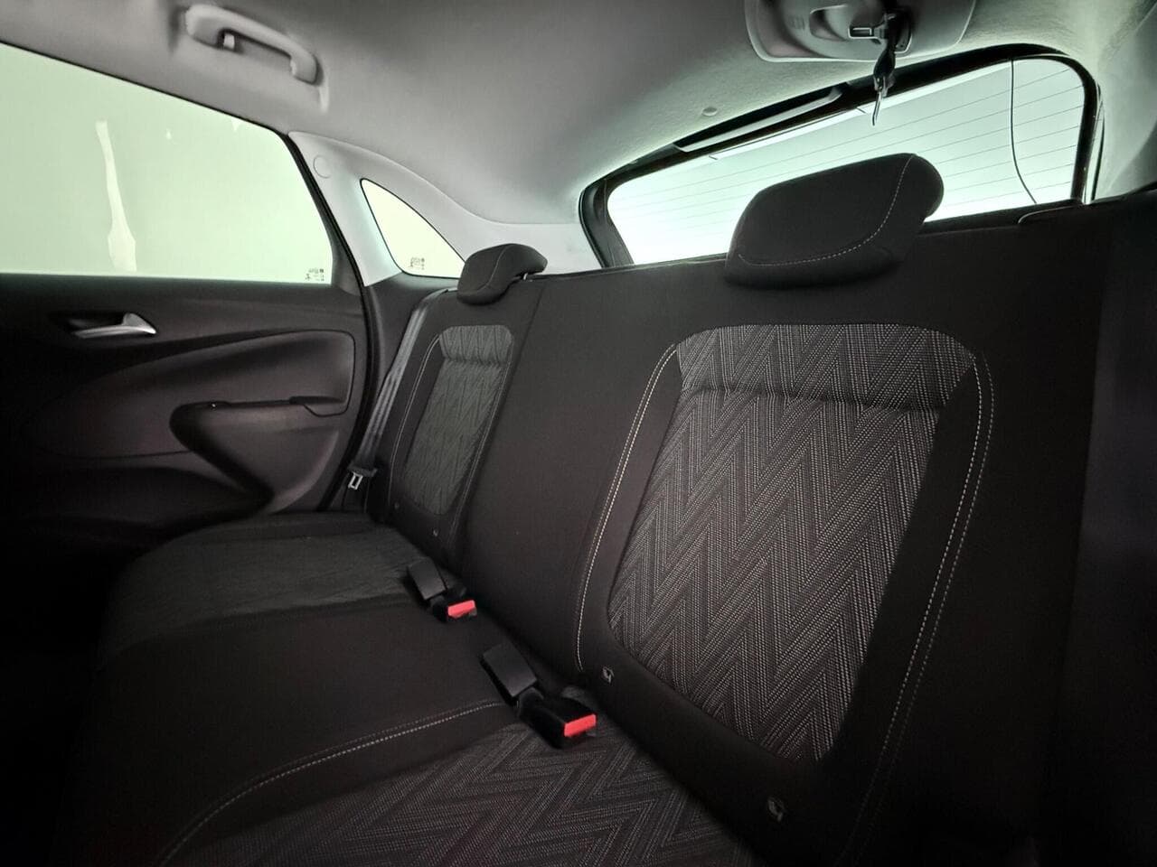 Vauxhall Crossland X thumbnail Seats Rear