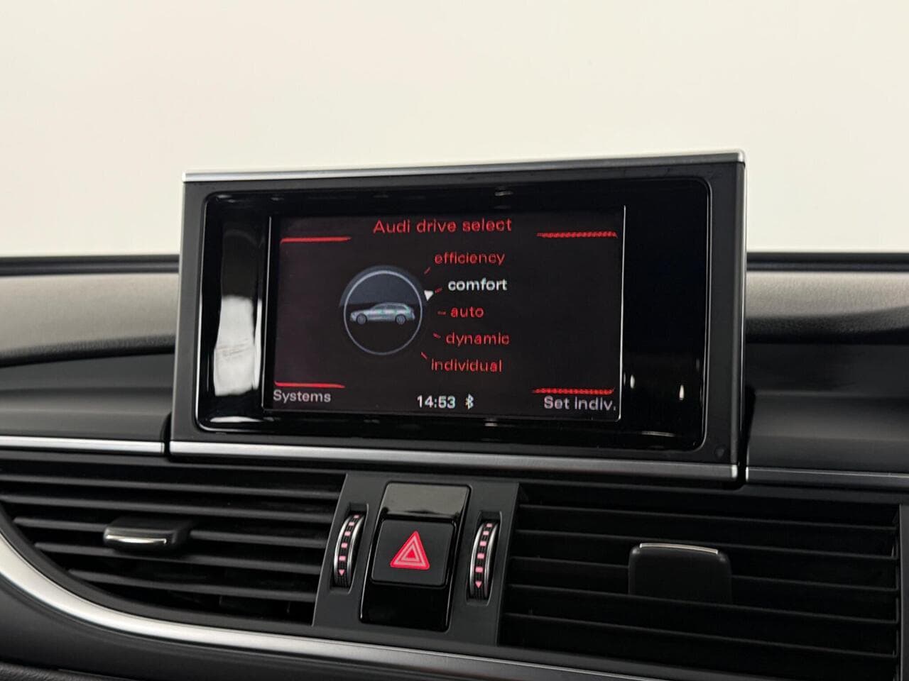 Audi A6 Avant thumbnail Infotainment System