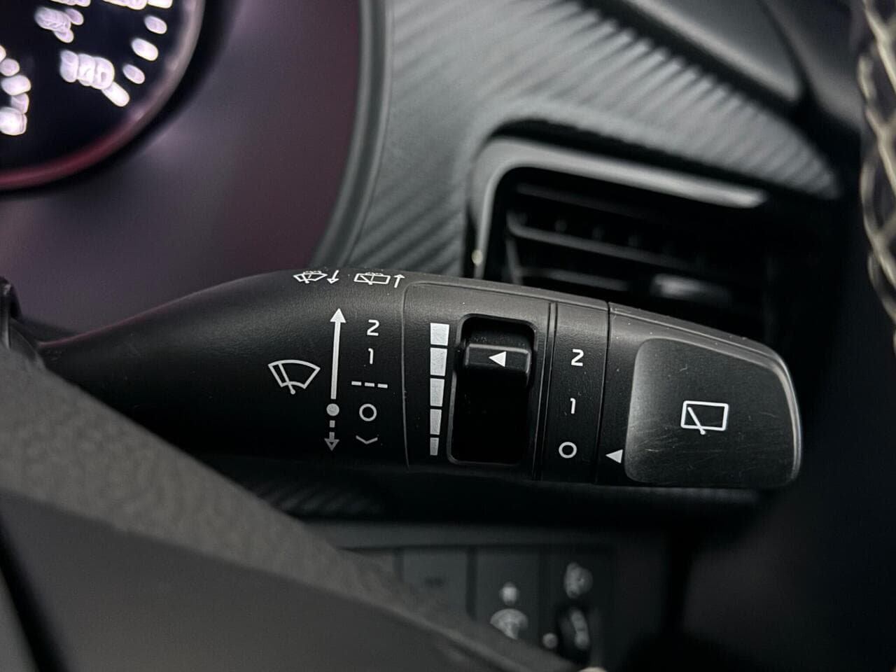 Kia Stonic thumbnail Misc Controls