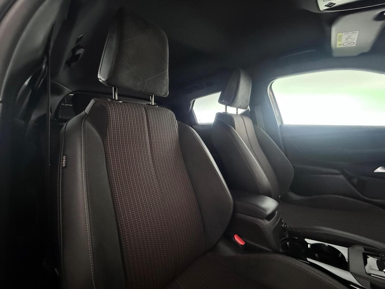 DS AUTOMOBILES DS 3 CROSSBACK thumbnail Seat Driver