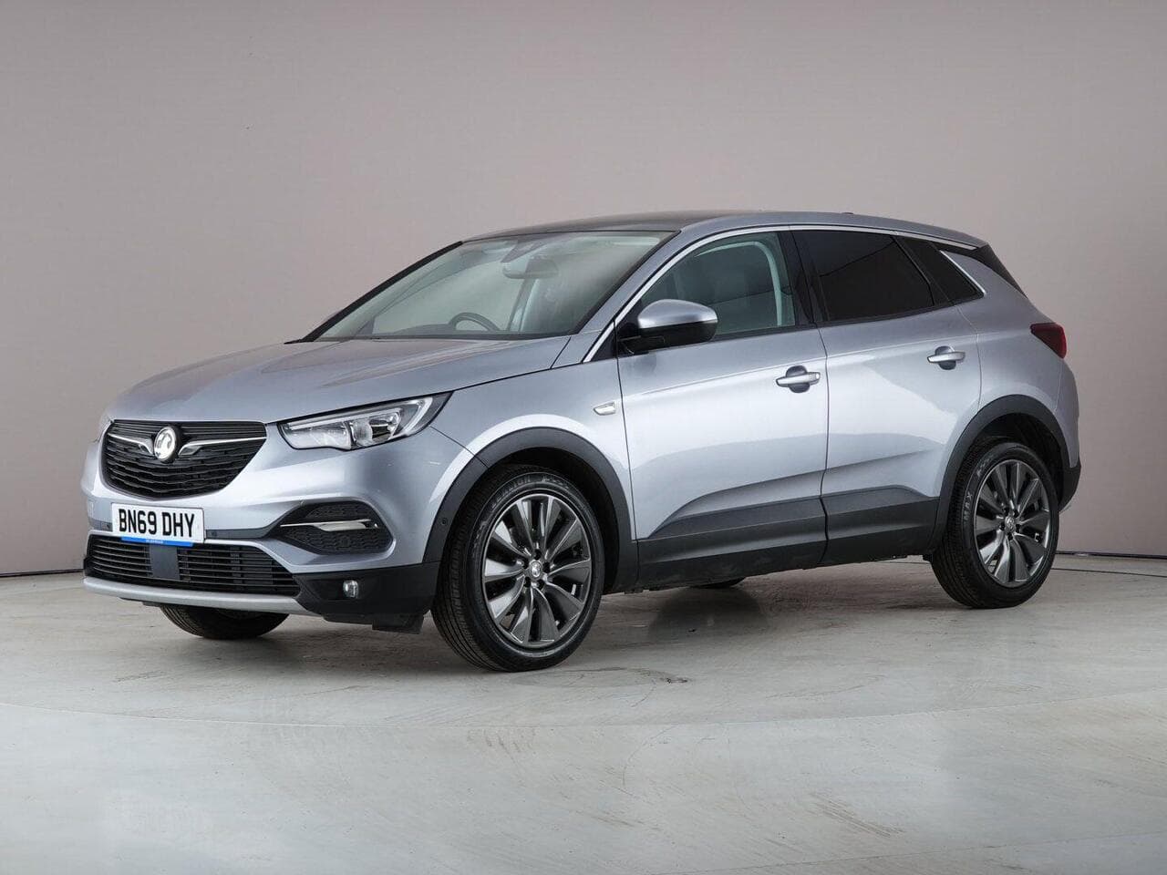 Vauxhall Grandland X thumbnail Front Left