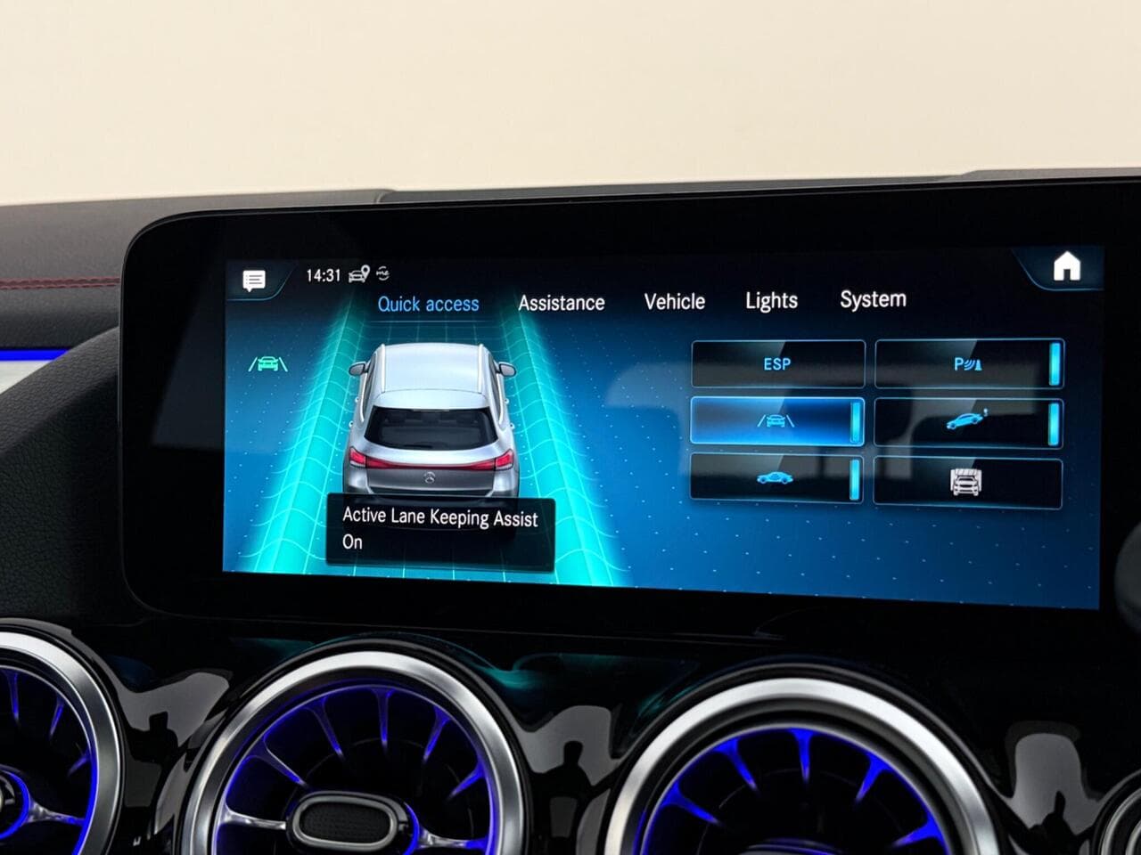 Mercedes-Benz EQA thumbnail Infotainment System