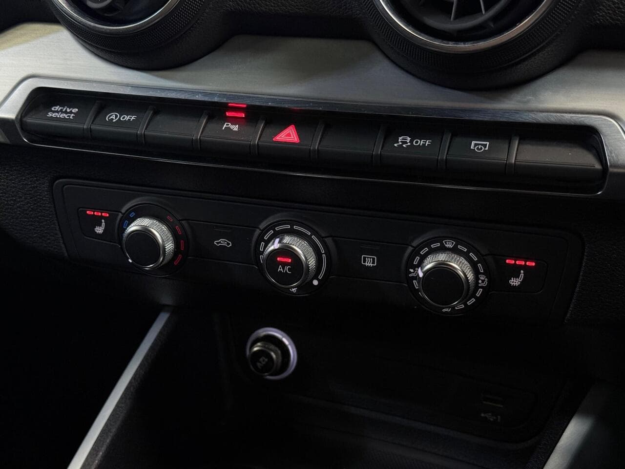Audi Q2 thumbnail Misc Controls