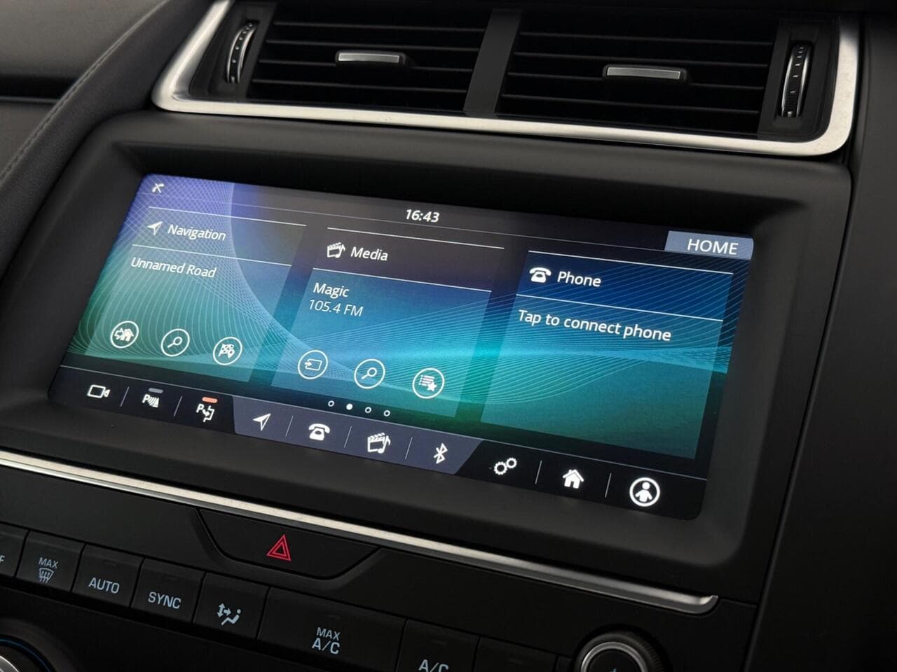 Jaguar E-PACE thumbnail Infotainment System
